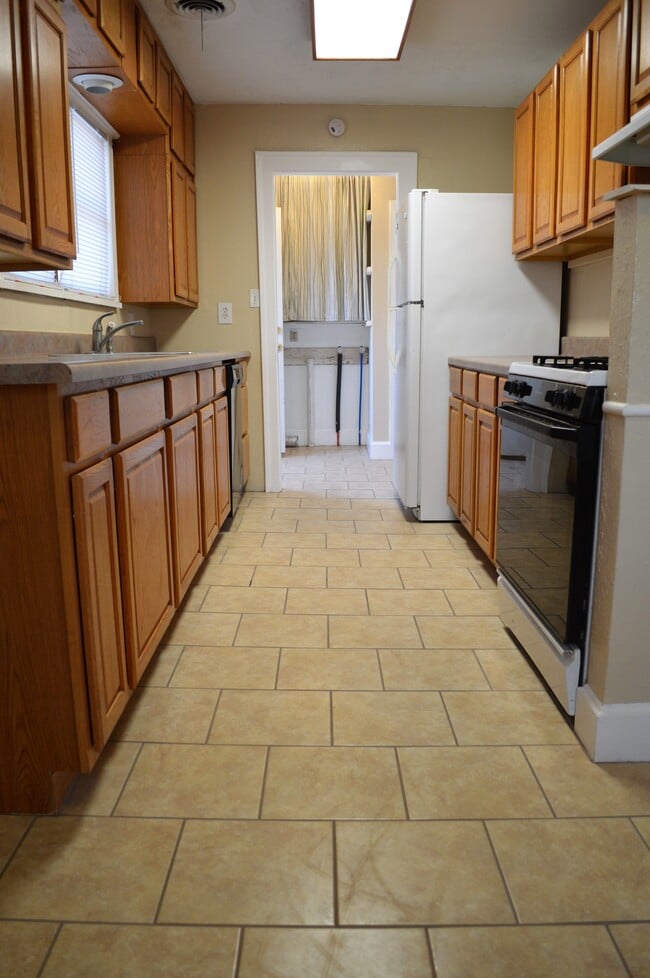 Building Photo - 3904 Fountain Ter