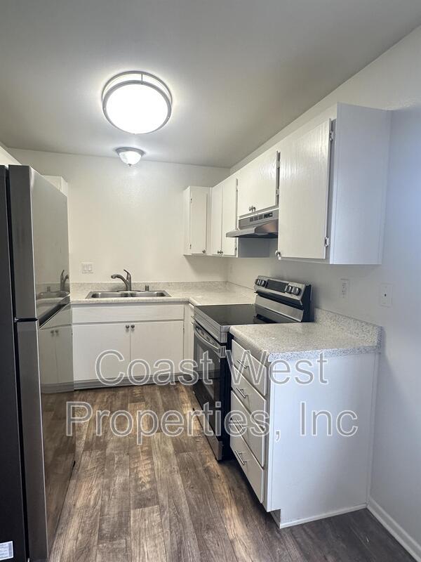 Building Photo - 382 Acacia Ave