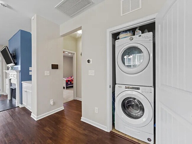 Building Photo - Earn Wealth While Leasing - Like a Homeowner - Lease to Own