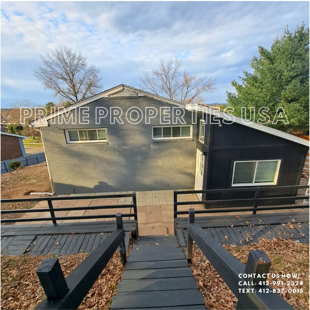 Building Photo - 223 Columbia Dr