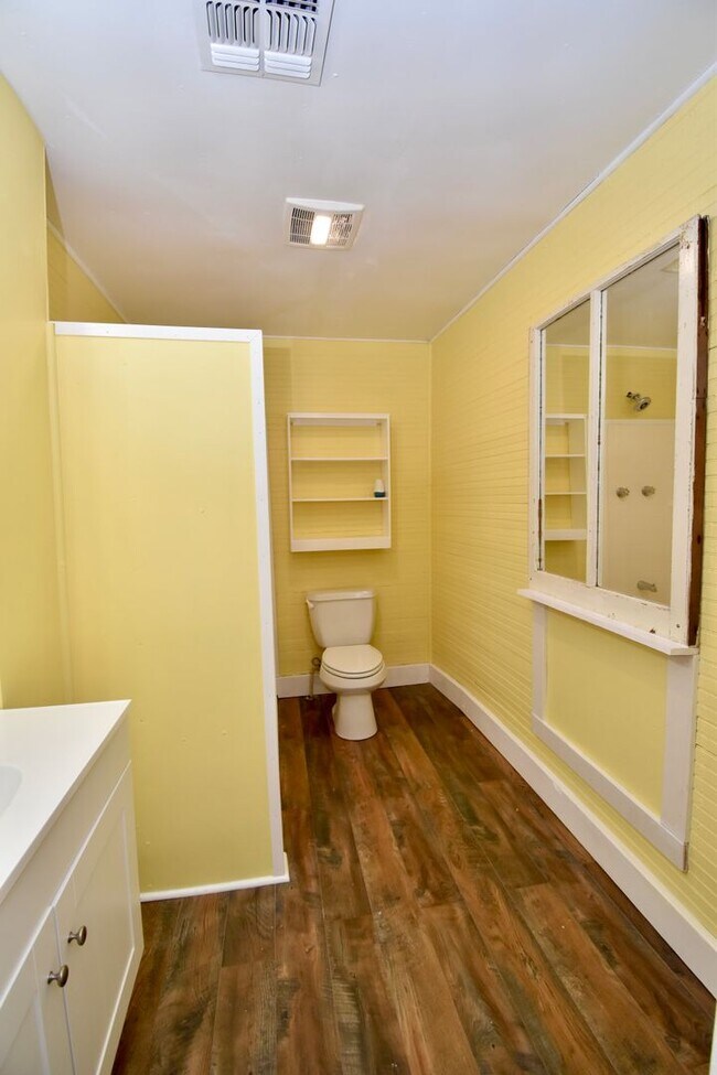 Building Photo - Updated 4 Bedroom Home Close to Tech!