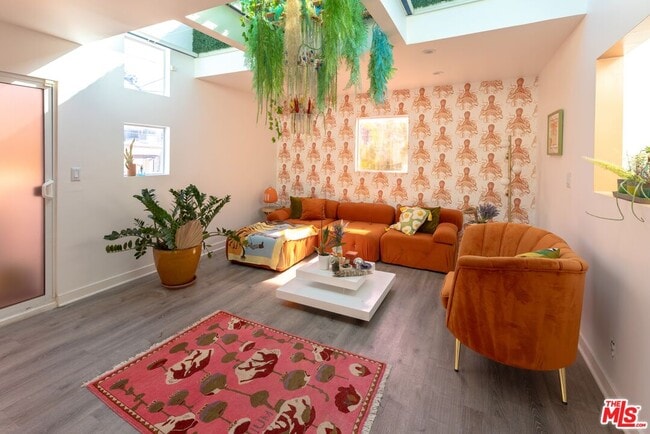 Building Photo - 6835 Pacific View Dr