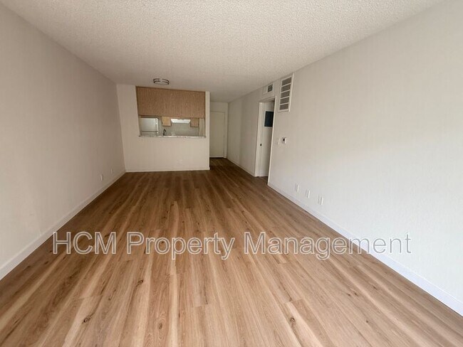 Building Photo - 10418 Scoville Ave