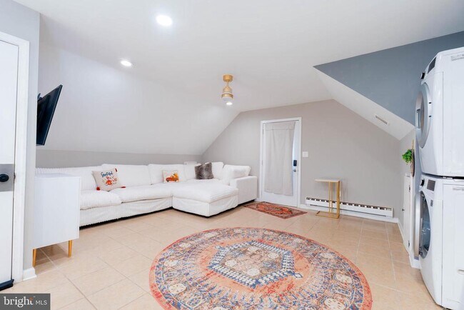 Building Photo - 341 Gordon Rd