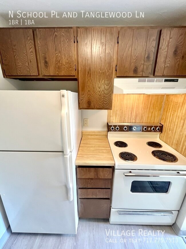 Building Photo - 335 N School Pl