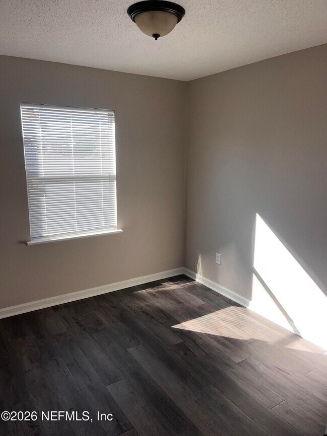 Building Photo - 10901 Hardwick Ln