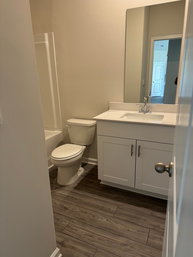 Building Photo - 15 Warwick Ct