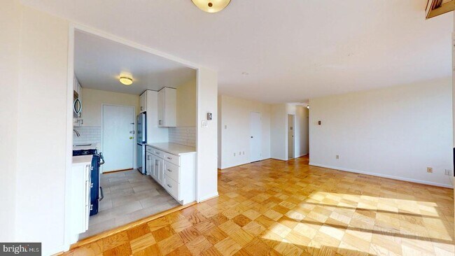 Building Photo - 6641 Wakefield Dr