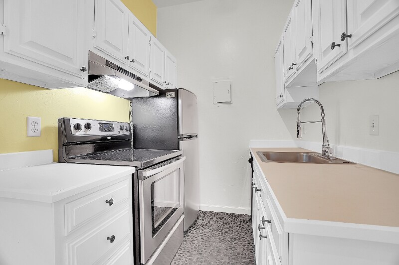 Building Photo - 2205 Arapahoe Ave
