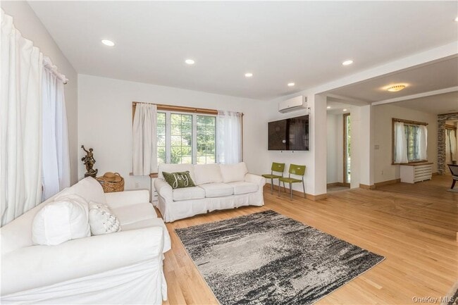 Building Photo - 530 Orangeburg Rd