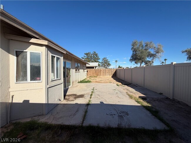 Building Photo - 5971 Vía Capri Dr