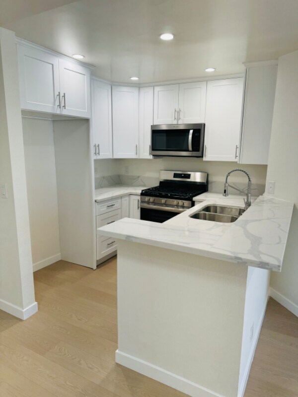 Building Photo - 5259 Cartwright Ave