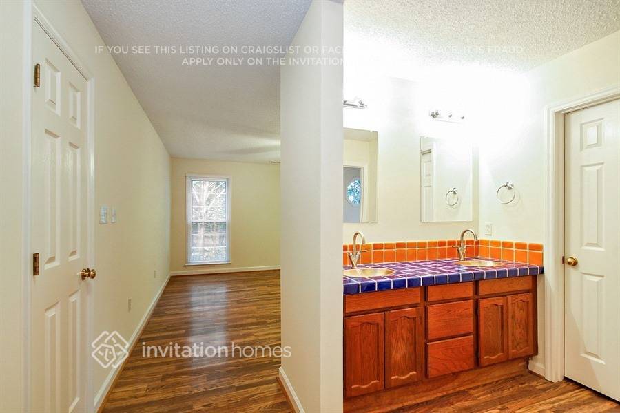 Building Photo - 9936 Mountain Laurel Ln