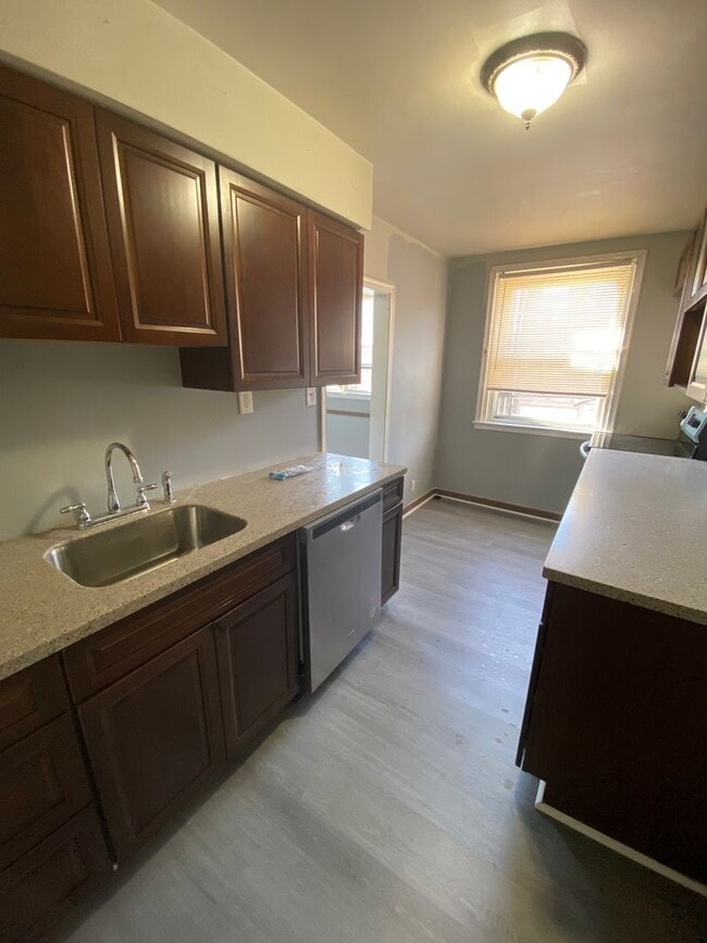 Building Photo - 3 Bedroom and 1 Bathroom House in Northeas...