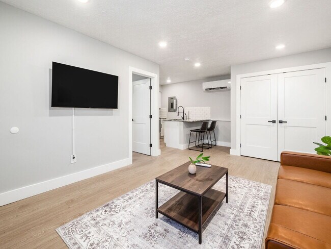 Building Photo - Charming Updated 1-Bedroom Home in Desirable Southern Orchards