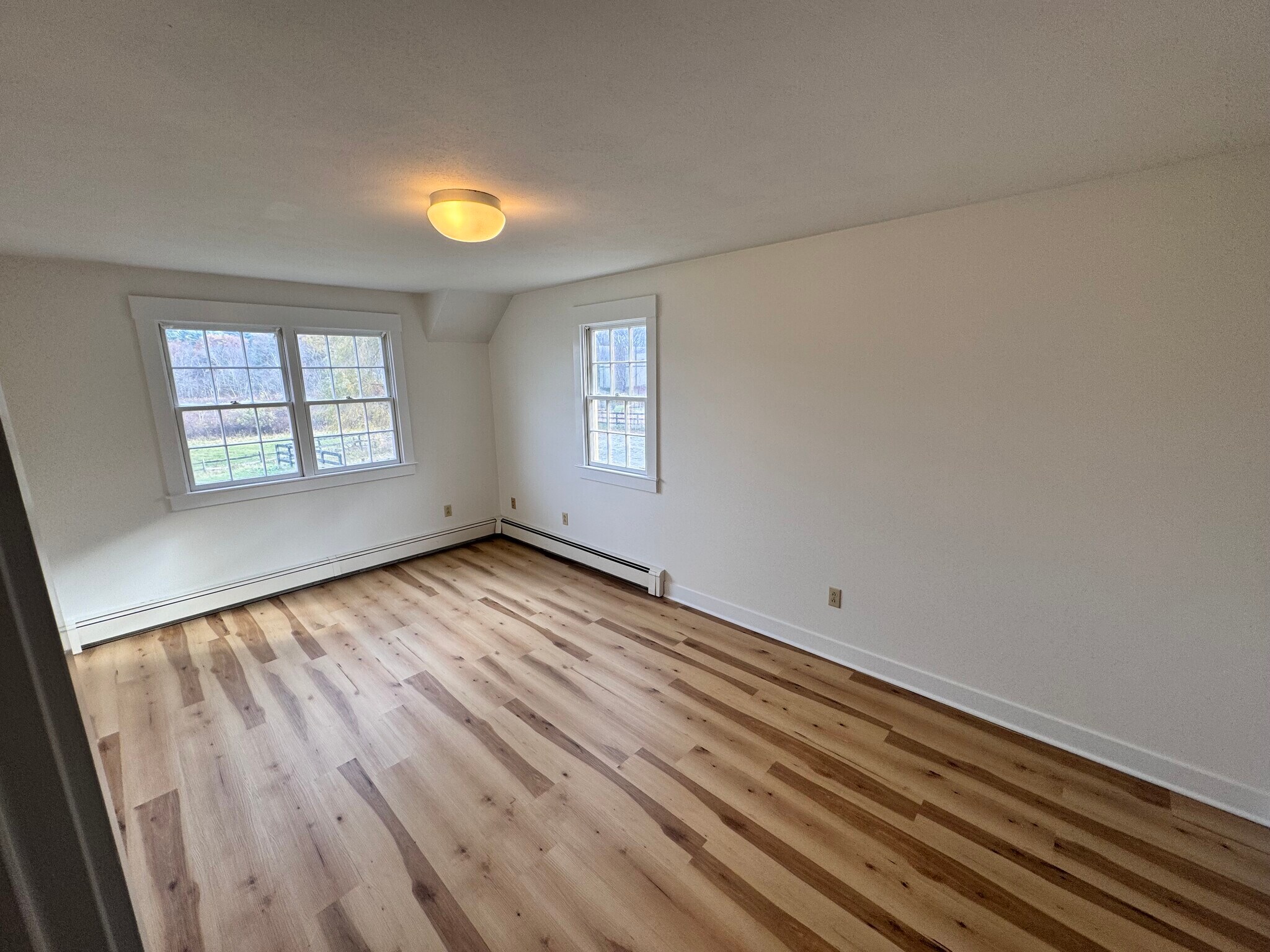 Building Photo - 253 Davis Rd