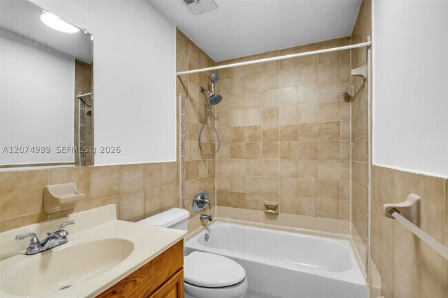 Building Photo - 627 W 68th St