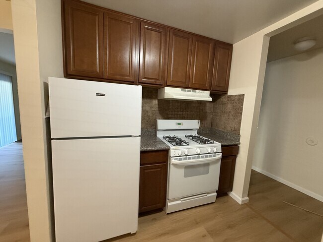 Building Photo - 975 Murrieta Blvd