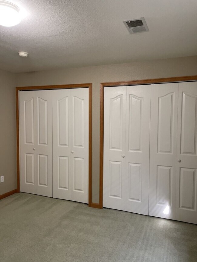 Building Photo - 4 Bed 2.5 Bath Home in Windsor