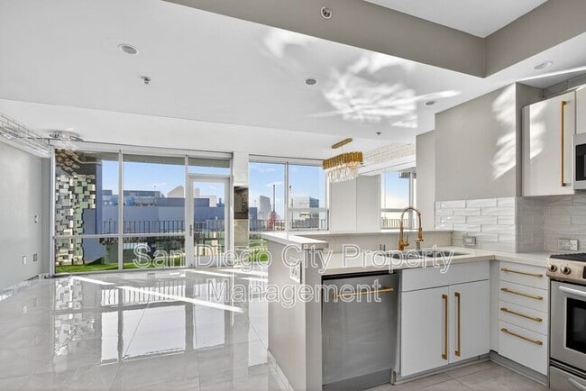 Building Photo - 321 Tenth Ave