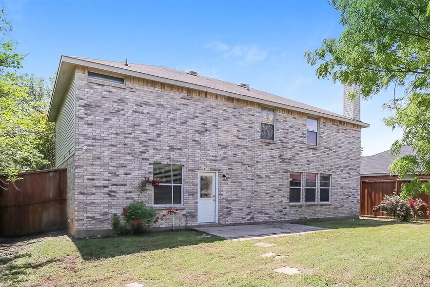 Building Photo - 2044 W Grove Ln