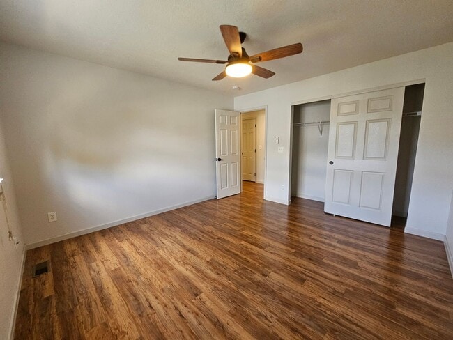Building Photo - Super Beautiful Englewood 3 Bedroom Home A...