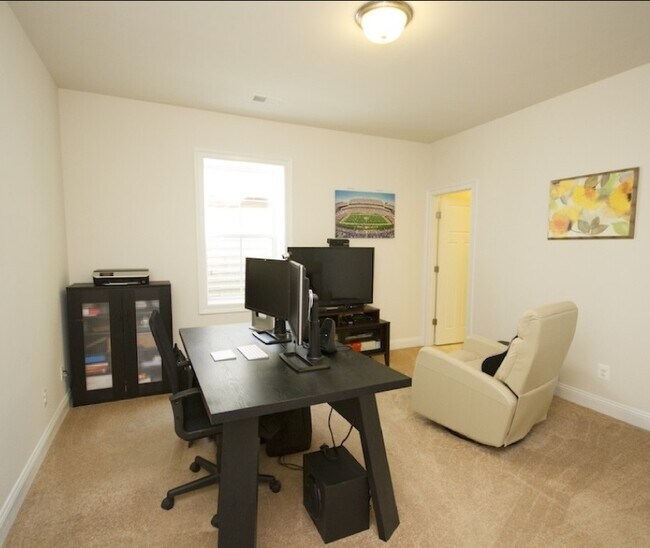 Building Photo - 2018 Avinity Loop