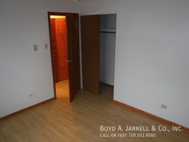Building Photo - Immediate occupancy one bedroom