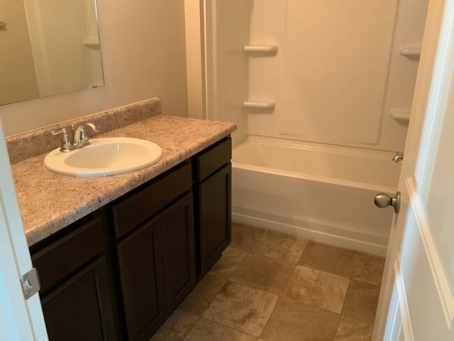 Building Photo - Chelsea Reserve  4 BR / 2.5 Ba / 2 family Room / 2 stories