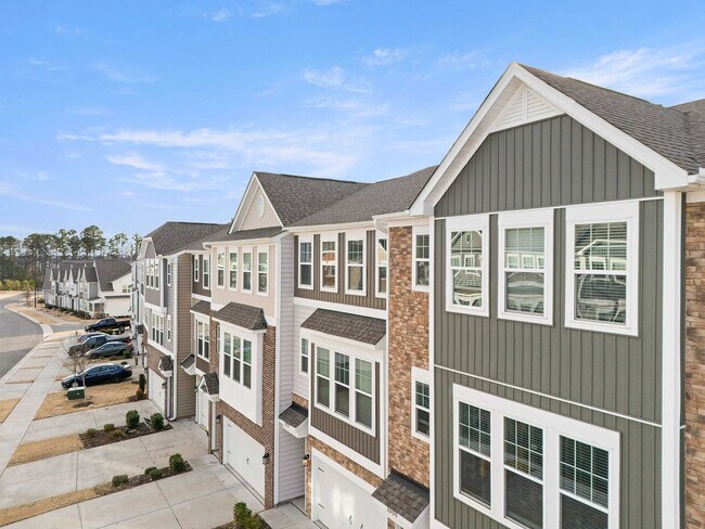 Building Photo - 1010 Falling Rock Pl