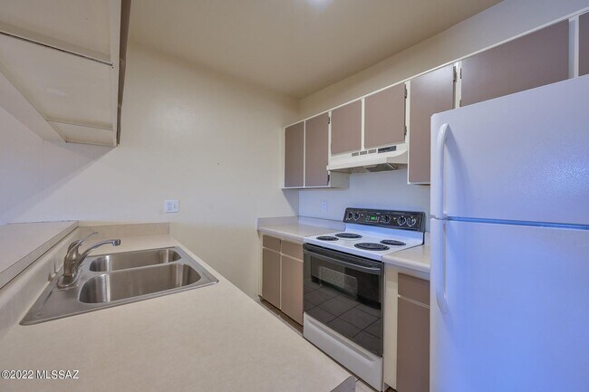 Building Photo - Eastside Condo