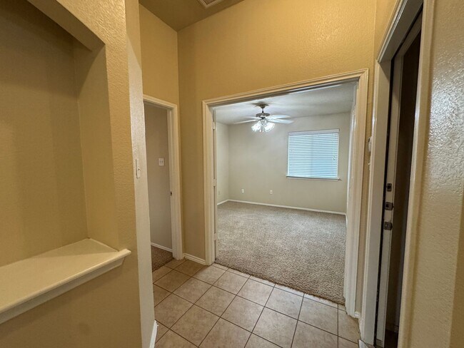 Building Photo - 6908 Golden Oak Ln