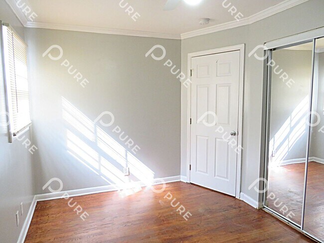 Building Photo - 3510 Avondale!