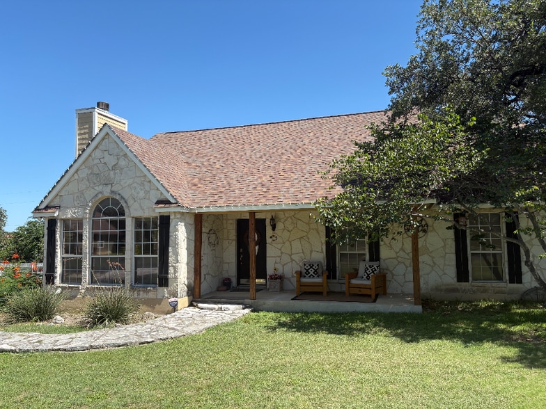 Building Photo - 110 Stonegate S