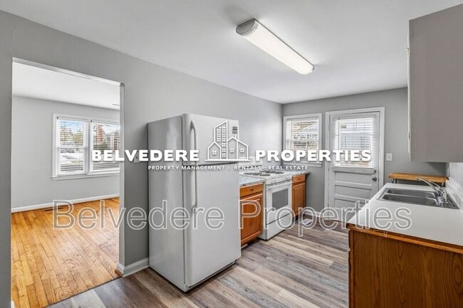 Building Photo - 720 S Elam Ave