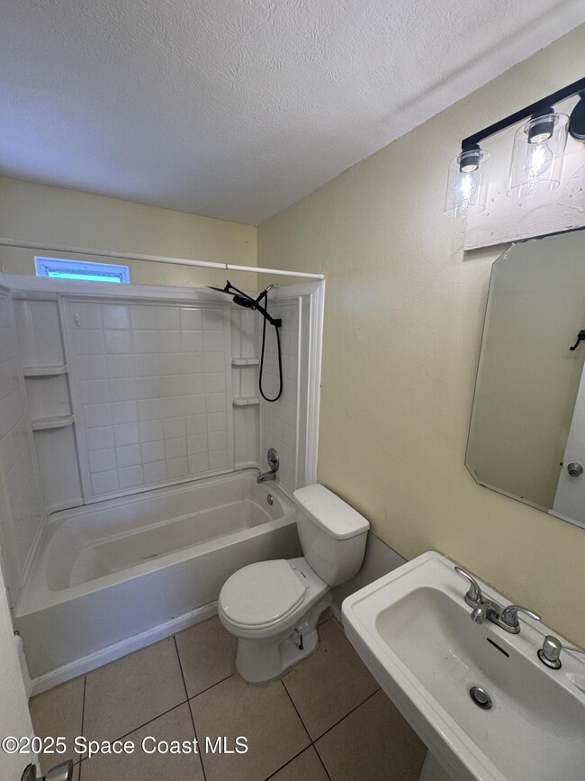 Building Photo - 2415 Sadler Ln