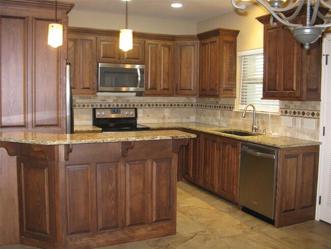 Building Photo - 806 Woodland Park Dr