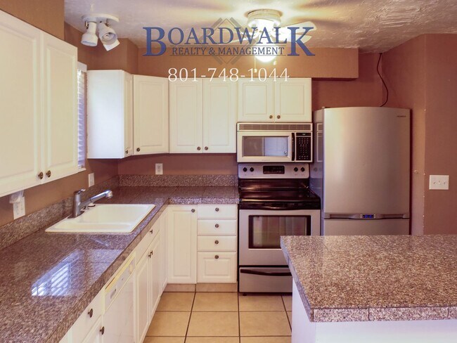 Building Photo - Spectacular home in Cottonwood Heights!