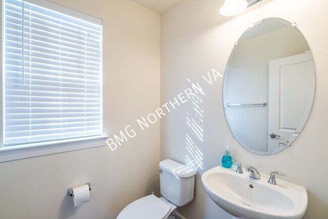 Building Photo - 8435 Girvan Ct
