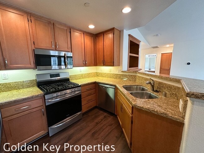 Building Photo - Move-in ready 2BR / 2BA townhome in San Marcos!