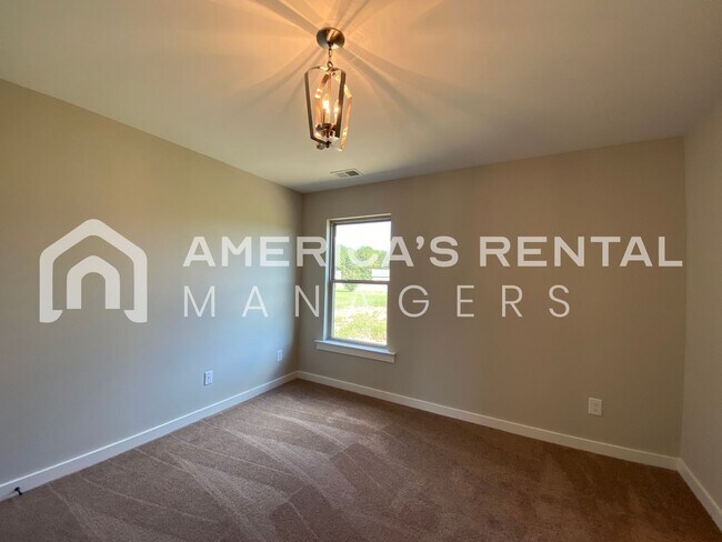 Building Photo - Home for Rent in Talladega, AL!!! AVAILABLE NOW!!!