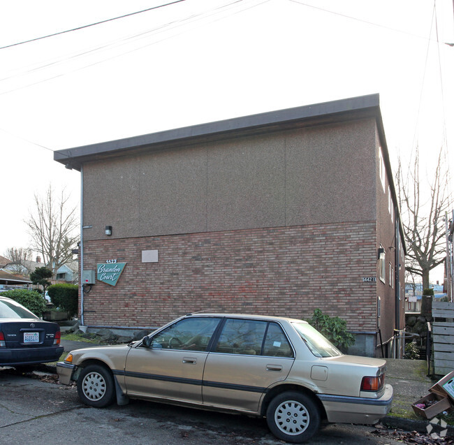 Building Photo - Brandon Court Apartments