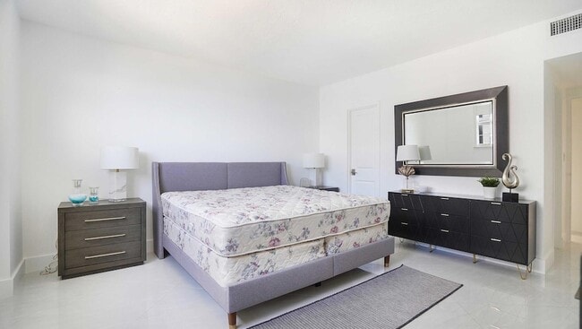 Building Photo - 4250 Galt Ocean Dr