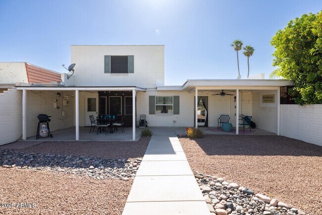 Building Photo - 3011 S Country Club Way