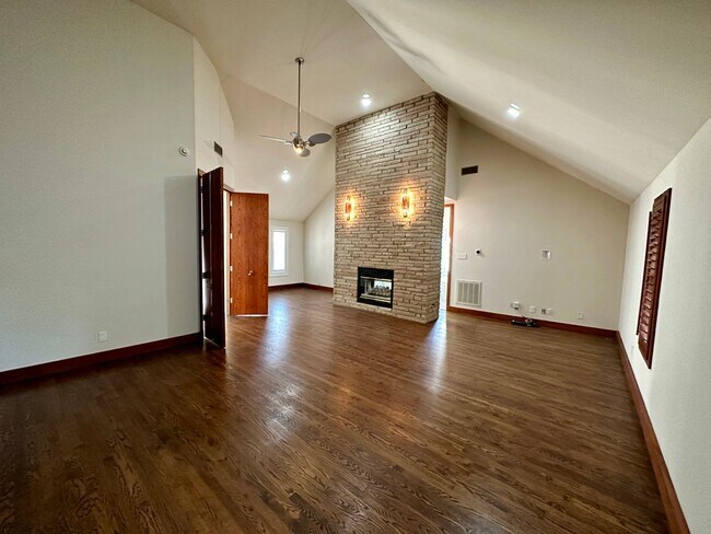 Building Photo - Wonderful newly updated home for rent in t...