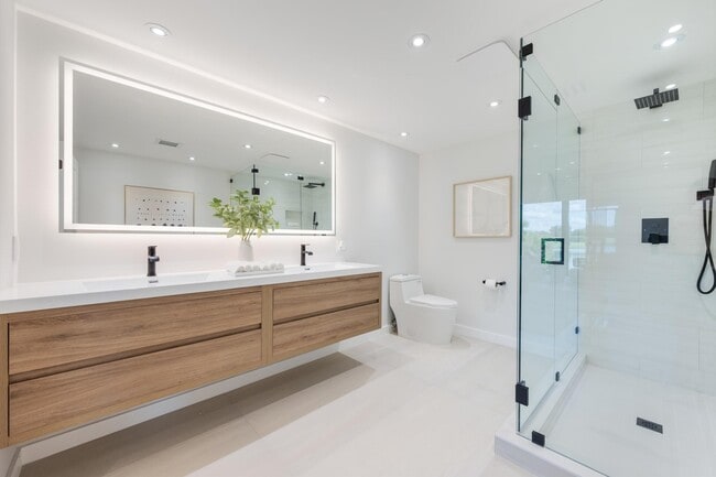 Building Photo - 800 Greensward Ct