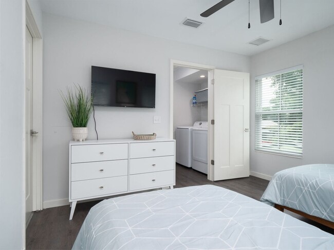 Building Photo - 4 Bedroom, 4 Bathroom House