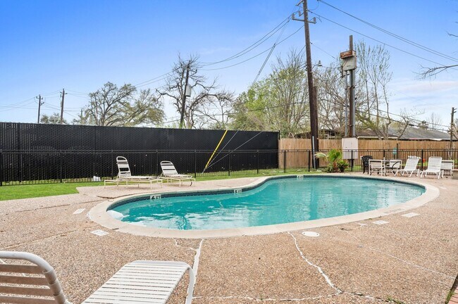 Building Photo - 8118 Albacore Dr