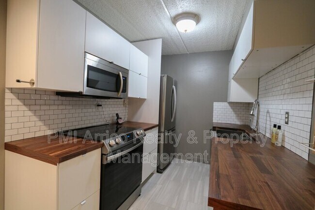 Building Photo - 3325 Bayshore Blvd