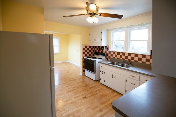 Building Photo - 864 N Addison Ave